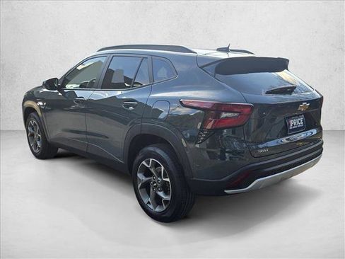 Used 2025 Chevrolet Trax LT image 8