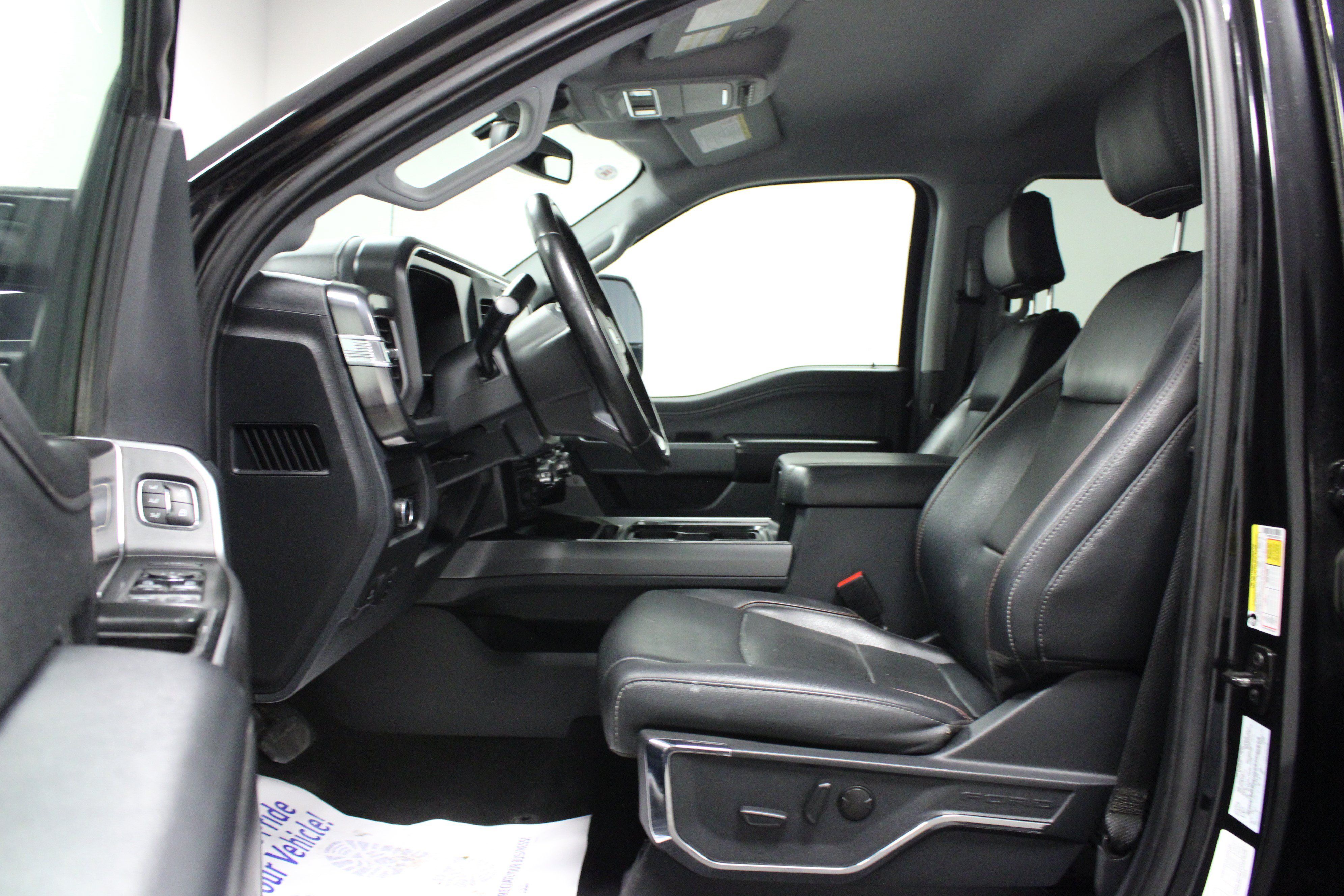 Used 2025 Ford F250 Lariat w/ Black Appearance Package AWD/4WD image 12