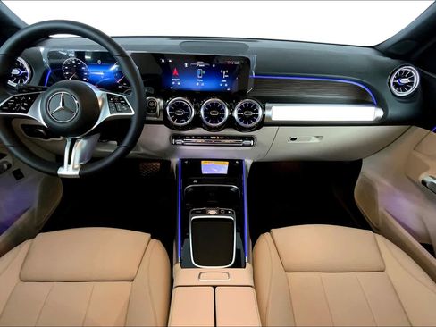 New 2025 Mercedes-Benz GLB 250 4MATIC image 8