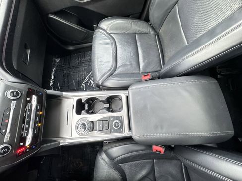 Used 2020 Ford Explorer Platinum w/ Premium Technology Package image 23