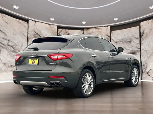 Used 2018 Maserati Levante GranLusso AWD/4WD image 5