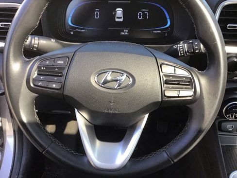 Used 2025 Hyundai Venue SEL FWD image 8