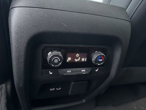 Used 2024 Chevrolet Traverse RS image 9