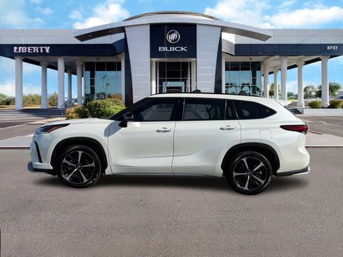 Used 2021 Toyota Highlander XSE image 7