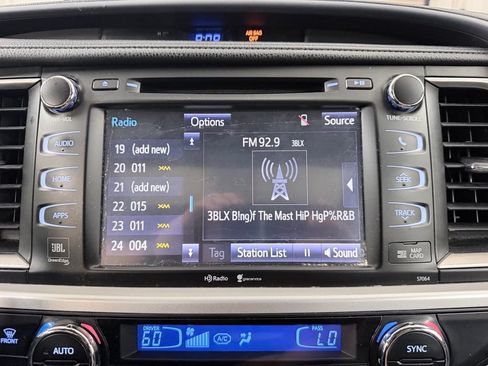 Used 2015 Toyota Highlander Limited FWD image 14