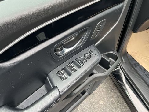 Used 2025 Honda Pilot Touring image 17