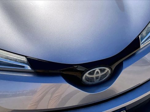 Used 2018 Toyota C-HR XLE image 28