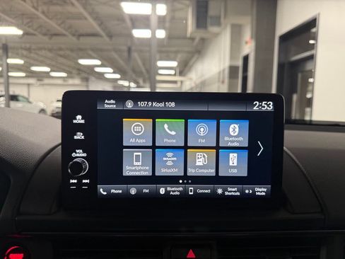 Used 2025 Honda Pilot TrailSport image 13