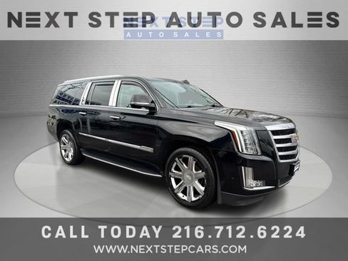 Used 2018 Cadillac Escalade ESV Luxury image 1