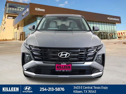 Used 2025 Hyundai Tucson SE FWD image 2