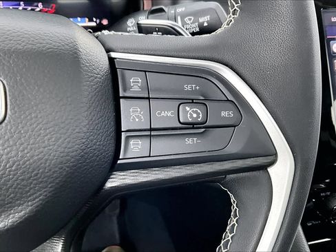 Used 2023 Jeep Grand Cherokee Laredo X AWD/4WD image 26