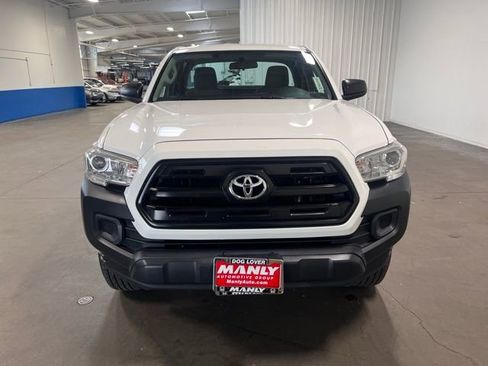 Used 2017 Toyota Tacoma SR image 8