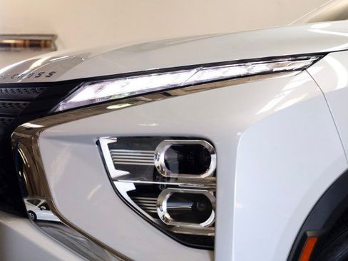 New 2025 Mitsubishi Eclipse Cross SE image 2