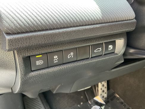 Used 2025 Toyota Camry SE FWD image 28