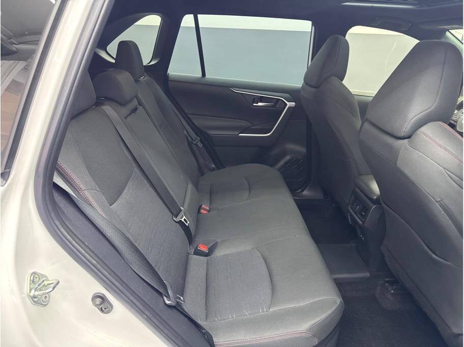 Used 2022 Toyota RAV4 SE w/ Weather & Moonroof Package AWD/4WD image 23