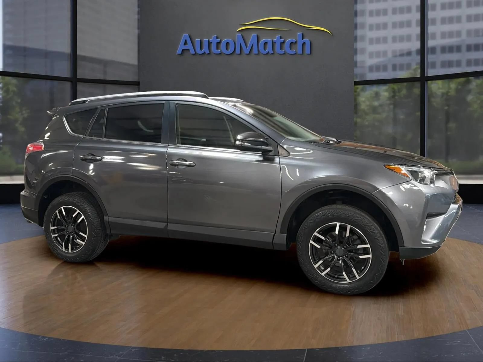 Used 2018 Toyota RAV4 XLE AWD/4WD image 13