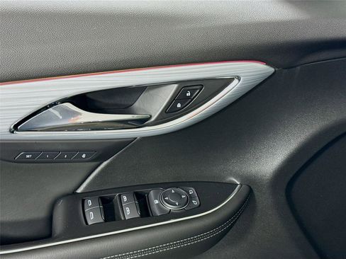 Used 2025 Buick Envision Avenir image 11