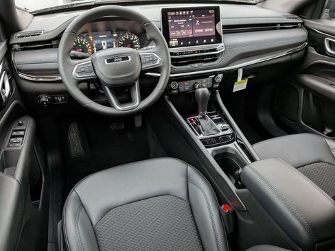 New 2026 Jeep Compass Latitude image 30