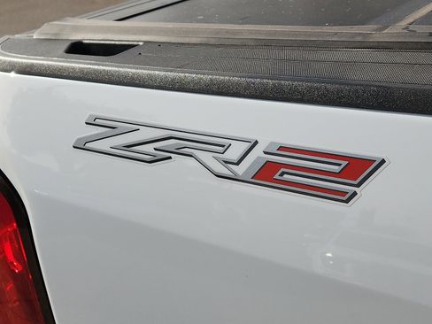 Used 2022 Chevrolet Colorado ZR2 w/ ZR2 Dusk Special Edition image 9