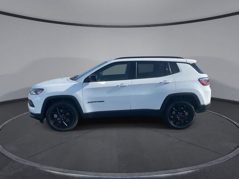 Used 2025 Jeep Compass Latitude w/ Convenience Group AWD/4WD image 5
