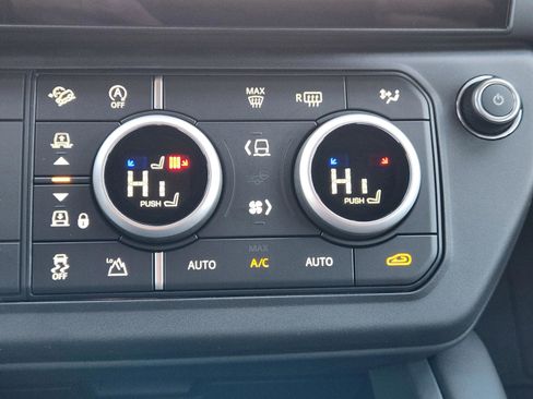 New 2026 Land Rover Defender 110 X-Dynamic SE AWD/4WD image 18