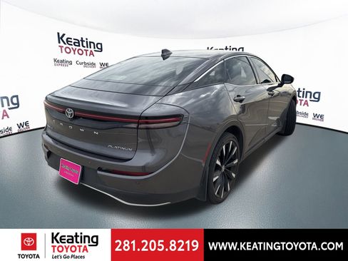 Used 2023 Toyota Crown Platinum image 3
