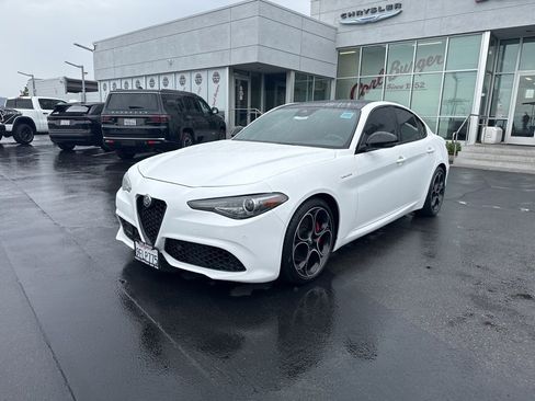 Used 2023 Alfa Romeo Giulia Veloce image 3
