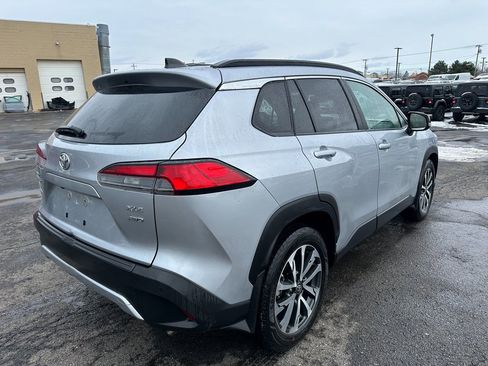 Used 2025 Toyota Corolla Cross XLE image 12