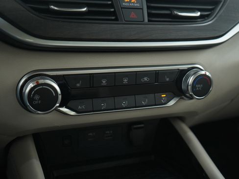 Used 2023 Nissan Altima 2.5 SV w/ SV Premium Package image 21