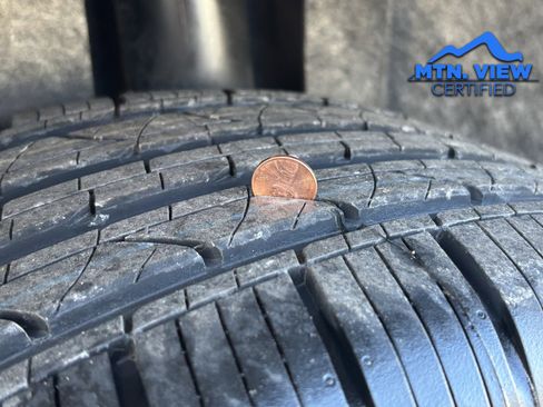 Used 2024 Volkswagen Atlas Cross Sport SE w/ Black Wheel Package image 15