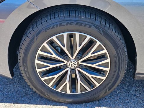 Used 2020 Volkswagen Jetta SE w/ SE Cold Weather Package image 23