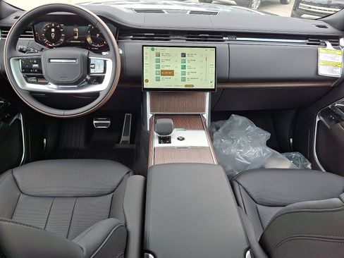 New 2025 Land Rover Range Rover SE image 13