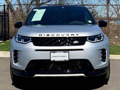 Used 2025 Land Rover Discovery Sport Dynamic SE image 3