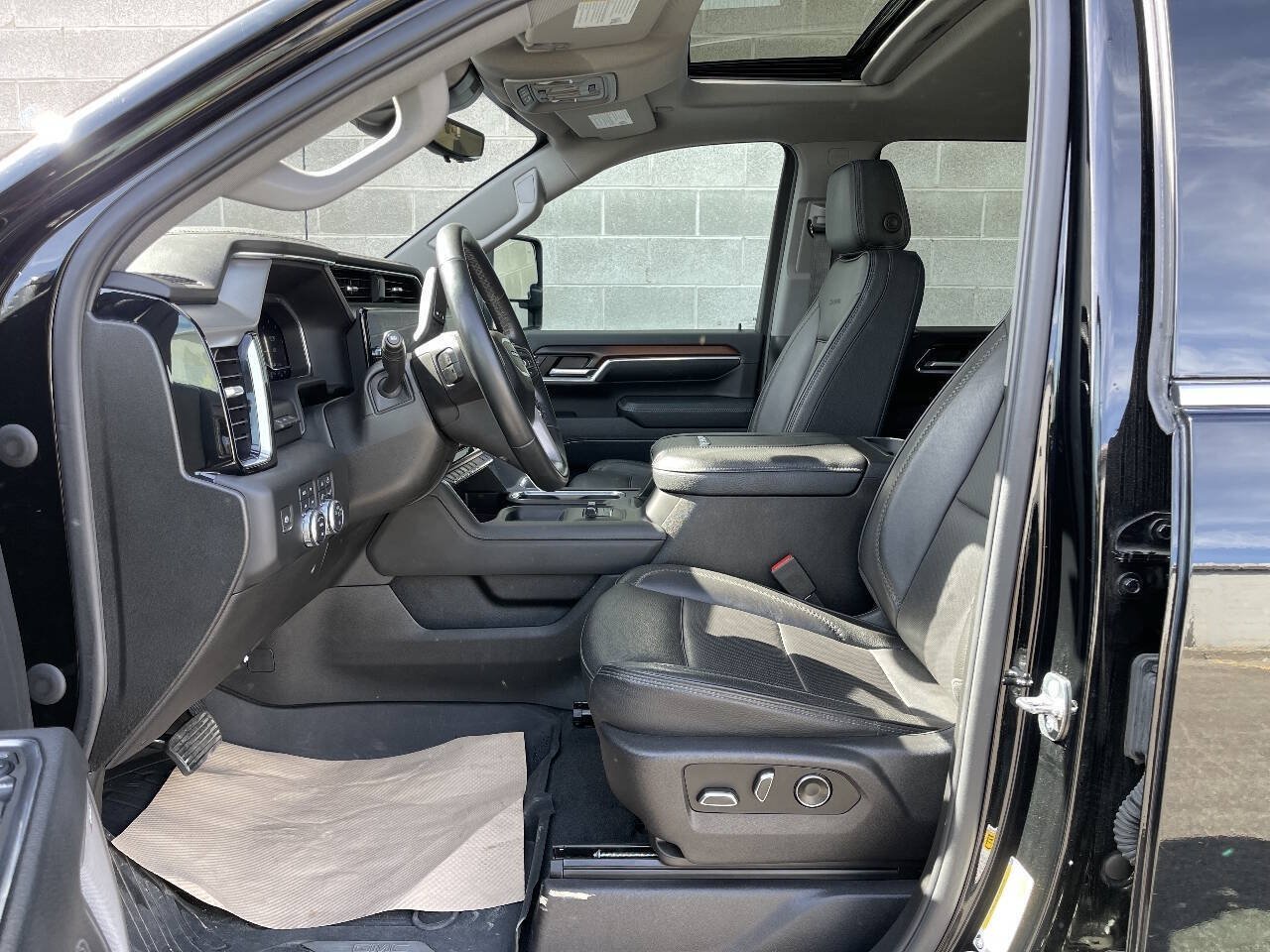 Used 2024 GMC Sierra 3500 Denali w/ Technology Package AWD/4WD image 12