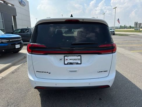 Used 2025 Chrysler Pacifica Limited FWD image 49