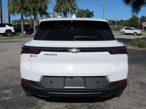 New 2026 Chevrolet Equinox EV LT image 5