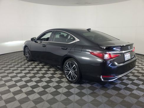 Used 2022 Lexus ES 300h w/ Premium Package image 6