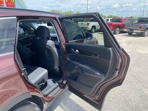 Used 2019 Kia Sorento S FWD image 19