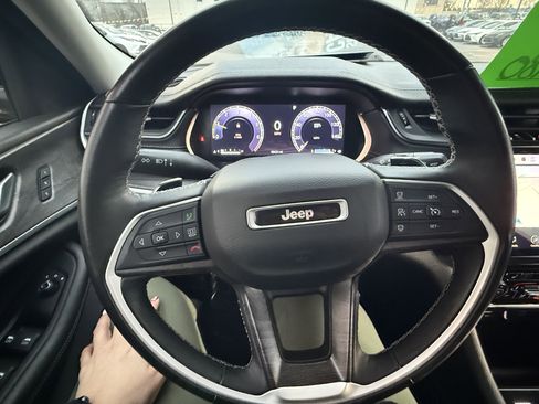 Used 2022 Jeep Grand Cherokee L Limited w/ Black Appearance Package image 22