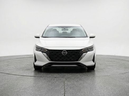 Used 2025 Nissan Sentra SV image 2