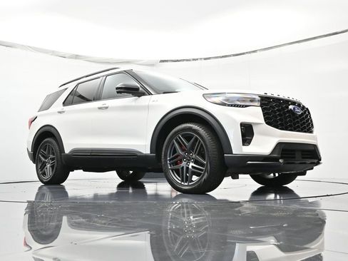 Certified 2025 Ford Explorer ST-Line w/ Premium Package image 41