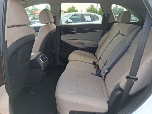 Used 2020 Kia Sorento LX AWD/4WD image 10