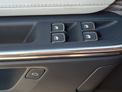 Used 2025 Rivian R1S Adventure AWD/4WD image 19