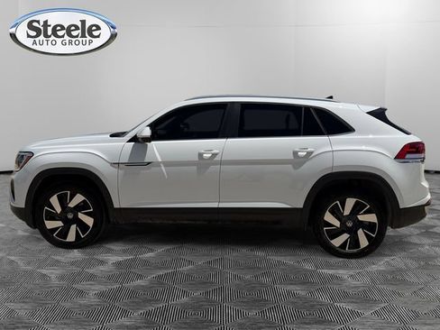 Used 2024 Volkswagen Atlas Cross Sport SE w/ Panoramic Sunroof Package AWD/4WD image 2