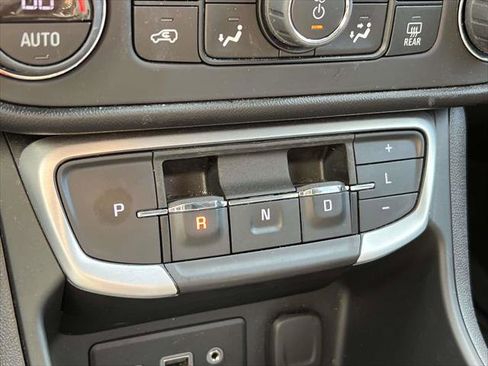 Used 2022 GMC Terrain SLE w/ Driver Convenience Package image 29