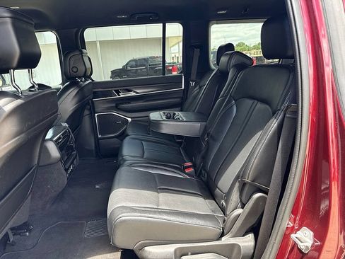 Used 2024 Jeep Wagoneer Series II w/ Flexible Seating Group RWD image 7