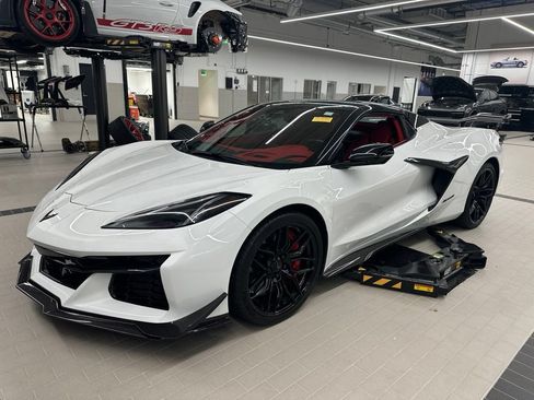 Used 2025 Chevrolet Corvette Z06 w/ Stealth Interior Trim Package RWD image 1