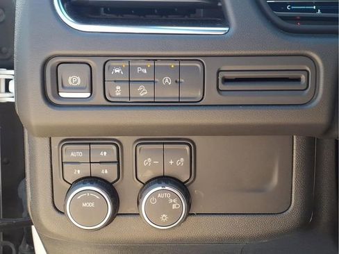 Used 2024 Chevrolet Tahoe Premier AWD/4WD image 14