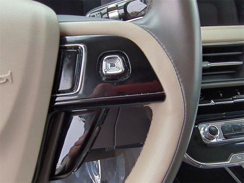 Certified 2023 Lincoln Corsair Reserve image 11