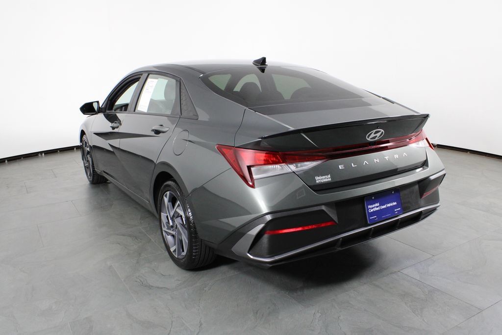 Certified 2025 Hyundai Elantra Sport FWD image 16